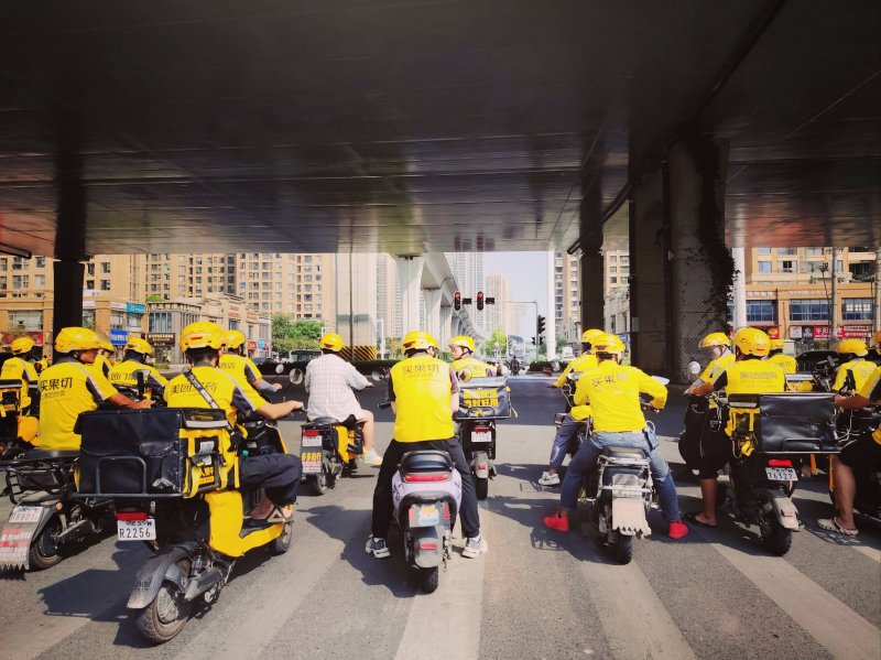 LV全球最大地标“路易号”  亮相兴业太古汇